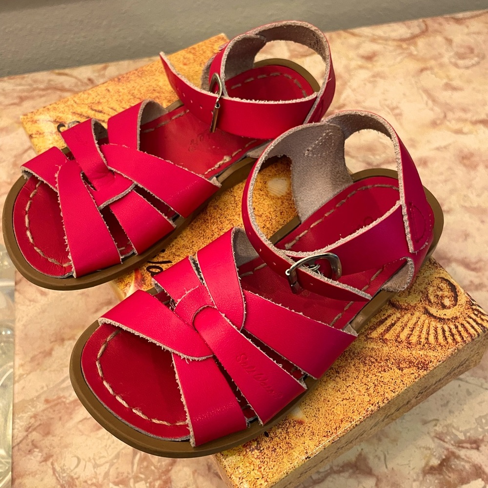 Gently Worn Classic Sun San Salt Water Sandal